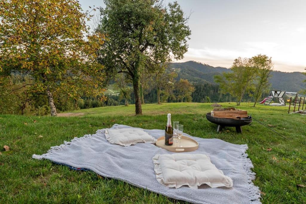 Holiday House Hona Lux Velike Lasce Exterior foto